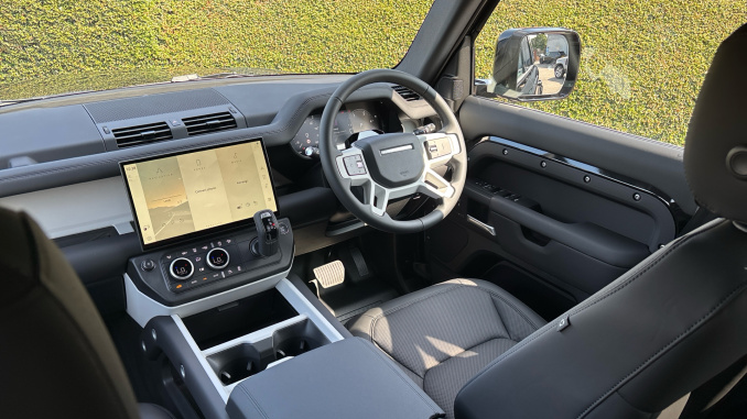 Land Rover Defender 3.0 D250 X-Dynamic SE 110 5dr Auto Diesel Estate - Image 26